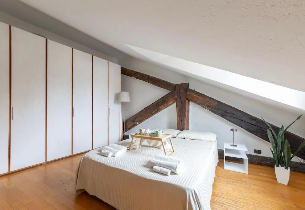 Golden View Milan Apartment