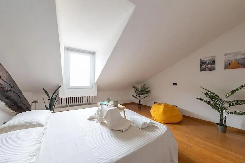 Golden View Milan Apartment 0*,